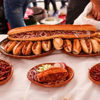 Top 5 de tortas ahogadas en GDL para celebrar el aniversario de la ciudad, según la IA
