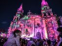 A lo largo de dos kilómetros divididos en zonas, habrá eventos y presentaciones artísticas, conciertos al aire libre, espectáculos de luces, videomapping en el Hospicio Cabañas y la Catedral Metropolitana, así como elementos decorativos iluminados. EL INFORMADOR / ARCHIVO