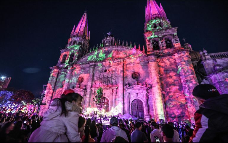 A lo largo de dos kilómetros divididos en zonas, habrá eventos y presentaciones artísticas, conciertos al aire libre, espectáculos de luces, videomapping en el Hospicio Cabañas y la Catedral Metropolitana, así como elementos decorativos iluminados. EL INFORMADOR / ARCHIVO