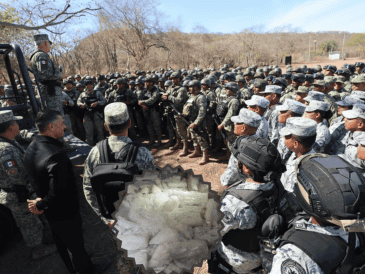 Elementos navales incautaron 3 toneladas de metanfetamina lista para su distribución. X/@OHarfuch