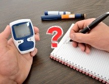 Es importante seguir ciertas indicaciones que se dan como evitar el consumo de alimentos previo a una prueba de orina o sangre, lo que implica acudir en ayunas. ESPECIAL / CANVA