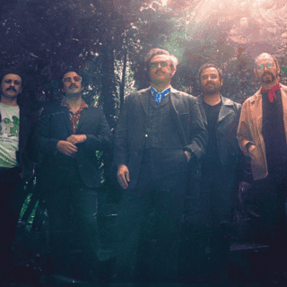 Enjambre sufre accidente, este es el estado de salud de los integrantes