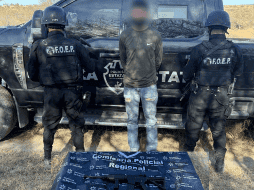 Luego de desarmarlo y realizar la inspección de seguridad, le aseguraron el fusil de asalto de calibre .223 milímetros, así como 26 cartuchos útiles. ESPECIAL/POLICÍA ESTATAL