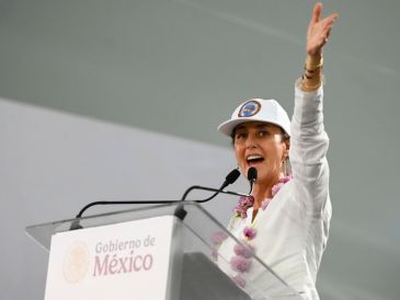 Sheinbaum afirmó que los mexicanos generan el 10 % del PIB de Estados Unidos, fortaleciendo la economía de ese país. EFE