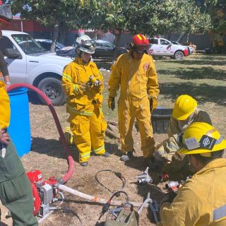 Capacitan a bomberos en Tlajomulco para combatir incendios forestales