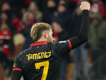 De acuerdo a datos de Opta, el “Bebote” se estableció como el tercer jugador en la historia del cuadro Rossonero que ha conseguido marcar gol en sus dos primeros partidos en el campeonato italiano. EFE/R. BREGANI