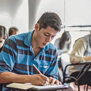 Derecho se mantiene como una de las carreras más buscadas en la UdeG