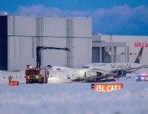 El avión estaba parcialmente cubierto de nieve debido a una tormenta invernal que afectó a Toronto. EFE