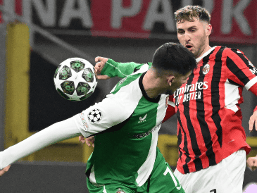 Santiago Giménez (#7) anotó el gol del AC Milan al primer minuto de tiempo corrido. EFE / D. Dal Zennaro