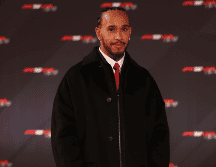 Lewis Hamilton, nuevo piloto de Ferrari, en el lanzamiento de la temporada 2025 de la F1. EFE / N. Hall