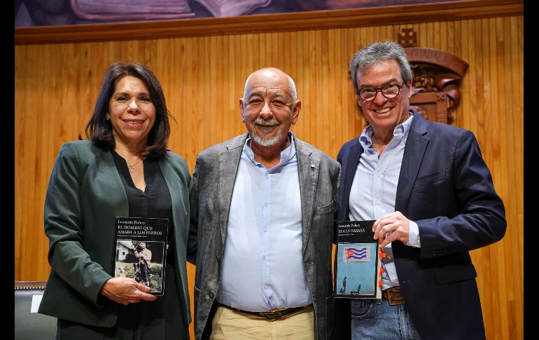 El evento contó con la presencia de Diego Petersen y Patricia Córdova, quienes acompañaron al maestro cubano durante la conversación. EL INFORMADOR / H. Figueroa