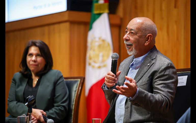 Padura agradeció su invitación a la Universidad de Guadalajara, explicando que nuestra ciudad, quizá, es con la que tiene más relación en México, debido a su profunda cercanía con la Feria Internacional del Libro. EL INFORMADOR / H. Figueroa