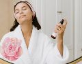 El agua de rosas tiene múltiples beneficios para la piel y el cabello. UNSPLASH / KALOS SKINCARE