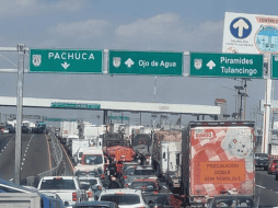 Videos difundidos en redes sociales exponen las largas filas de automovilistas intentando ingresar a la CDMX. EFE / ARCHIVO