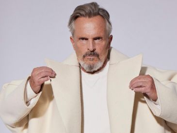 Miguel Bose de el durante una sesión fotográfica en la Ciudad de México. EFE / M. Bose