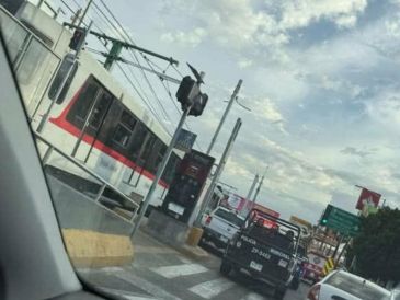 Se habilitó un servicio provisional de recorridos de la estación Periférico Sur a estación Refugio; de allí a División del Norte y de ésta a Periférico Sur. ESPECIAL.