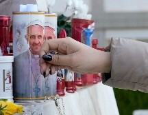 El papa Francisco ha mostrados leves mejorías, sin embargo, la posibilidad de que aparezca la sepsis es latente y peligrosa. AP / Gregorio Borgia