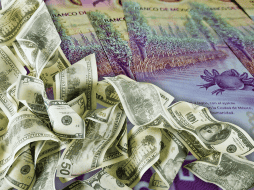 El peso concluyó alrededor de 20.43 pesos por dólar, lo que significó una depreciación de 0.7% o 14 centavos respecto al viernes anterior. EL INFORMADOR / O. Álvarez