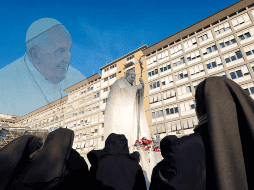 El estado del Santo Padre continúa siendo crítico, reportan. EFE