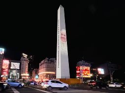 La imagen del Papa Francisco es proyectada en el Obelisco de Buenos Aires, Argentina, país natal del líder de la Iglesia Católica. EFE/J. Roncoroni