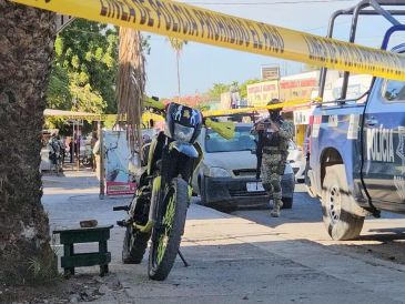 También ocurrio un atentado a dos jóvenes que reparaban su motocicleta, los cuales resultaron ilesos. ESPECIAL / SUN