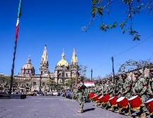 El gobernador de Jalisco, Pablo Lemus, encabezó la ceremonia por el Día de la Bandera de México, en evento realizado en la Plaza Liberación, en el centro de Guadalajara. EL INFORMADOR / A. Navarro