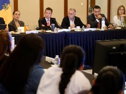 En el proceso de evaluación las autoridades sostuvieron una reunión con los colectivos y el CPS para analizar los perfiles y evaluar a las y los aspirantes. ESPECIAL/X/ @GobiernoJalisco.