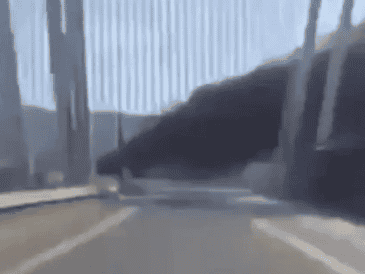 El accidente se produjo al parecer cuando se desplomó mientras se colocaba otro pilar con una grúa. CORTESÍA