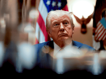 Trump cambia fecha de aranceles a México y Canadá, aunque "nada los detendrá". EFE / A. Drago