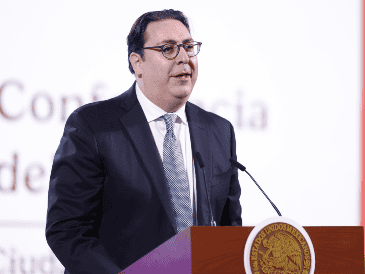 El director general de Home Depot, José Antonio Rodríguez Garza, habla en "La Mañanera del Pueblo" de este jueves en Palacio Nacional. EFE / S. Gutiérrez