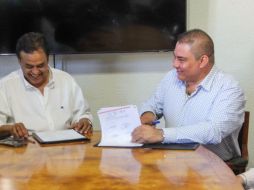 El alcalde Gildardo Partida expresó su agradecimiento al director general del IDEFT, Salvador Cosío, por hacer posible la concreción de este convenio, destacando que traerá beneficios importantes para la región. CORTESÍA.