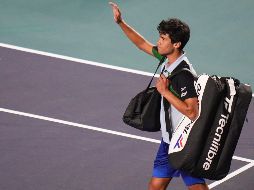 El mexicano Rodrigo Pacheco se marcha tras caer ante el español Alejandro Davidovich Fokina en el Abierto Mexicano de Tenis. AP