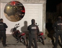En total, se aseguraron dos camionetas abandonadas, dos motocicletas, un rifle, un chaleco, cartuchos, cargadores y droga. ESPECIAL