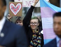 Varios hospitales en todo el país dejaron de proporcionar atención a jóvenes transgénero tras la orden. AP / Manuel Valdes