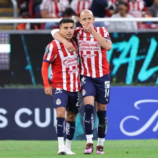 'Chicharito' y Fernando Beltrán regresan a la titularidad ante Pumas