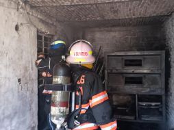 Personal de Protección Civil y Bomberos de Zapopan controlaron las llamas originadas tras la explosión. ESPECIAL/ PC y Bomberos de Zapopan.
