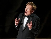 Desde el inicio de la noche, el presentador dejó claro su estilo con un comentario dirigido a Karla Sofía Gascón. EFE / A. Dinner