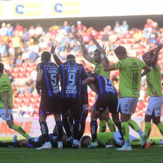 Jugador del Puebla reaparece tras convulsión en pleno partido