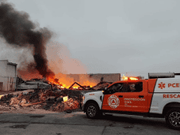Las diferentes corporaciones y el cuerpo de bomberos se mantienen trabajando en los distintos puntos de afectación. X/@PC_NuevoLeon