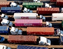 Trump, que hoy mismo aprobó aumentos arancelarios de hasta el 25 % contras las importaciones mexicanas, canadienses y chinas, mencionó en una sesión conjunta del Congreso a Brasil, China, India, México, Canadá y la Unión Europea. AP / ARCHIVO