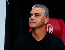 Gerardo Espinoza continúa con los ajustes en su cuerpo técnico en Chivas. Aunque la presencia de Pepe Meléndez fue aceptada para dirigir a Chivas en su partido contra Pumas, Espinoza decidió traer a sus propios colaboradores. ARCHIVO/ IMAGO7