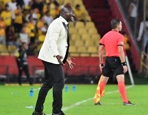 El técnico Segundo Castillo fue tendencia en redes sociales por su vestimenta. AFP / M. Pin