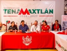 Cosío Gaona, junto con su director de vinculación, Pablo García Arias, visitaron Ejutla, donde fueron recibidos por la alcaldesa Rosa Angélica Rivera González. CORTESÍA.