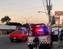 El enfrentamiento dejó a 2 masculinos y 1 femenina detenidos, aparentemente por estar involucrados en la agresión. ESPECIAL.