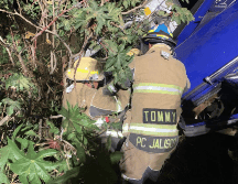 Debido a las condiciones, brigadistas de El Arenal requirieron de equipo hidráulico para poder extraer el cuerpo de la víctima. ESPECIAL