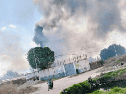 La columna de humo se pudo apreciar a varios kilómetros a la redonda. ESPECIAL