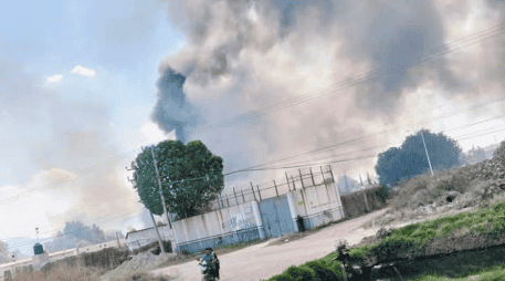 La columna de humo se pudo apreciar a varios kilómetros a la redonda. ESPECIAL