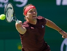 Zverev dejó escapar una gran oportunidad de acercarse al líder de la clasificación mundial de la ATP, Jannik Sinner. EFE/J. Mabanglo