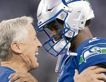 Geno Smith (der.) y Pete Carroll se reencontrarán en Las Vegas. AFP/R. Jenkins
