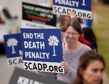 Protesta contra la pena de muerte horas antes de que se ejecutara la sentencia contra Brad Sigmon. AP/C. Carlson